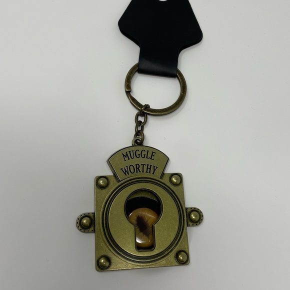 Fantastic Beasts Keychain: Muggle Worthy (BNWT) - Picture 8 of 10